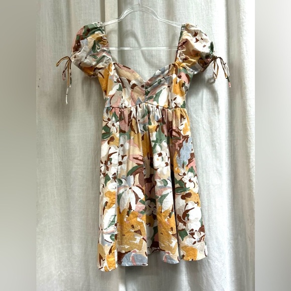 Abercrombie & Fitch Dresses & Skirts - Babydoll Mini Dress Tropical
Abercrombie & Fitch XSp